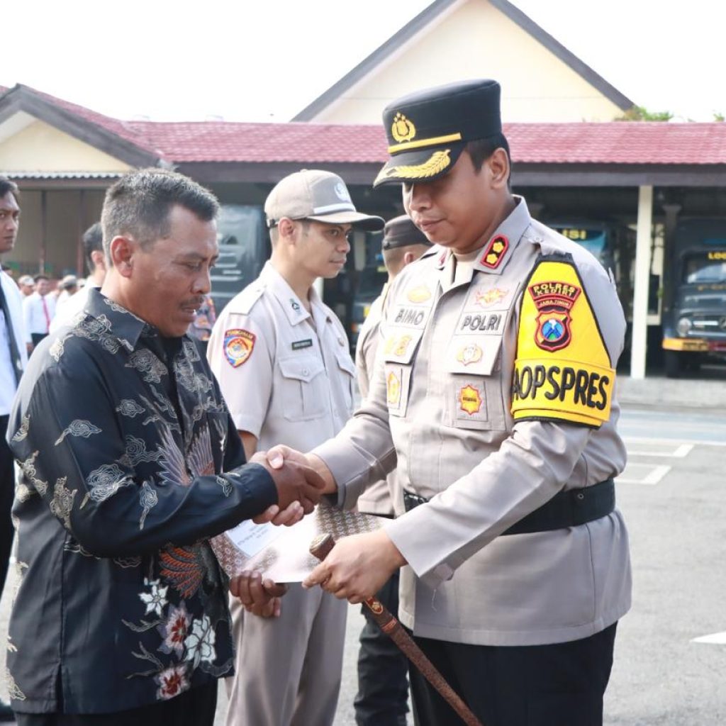 Kapolres kediri Berikan Penghargaan Ketahanan Pangan