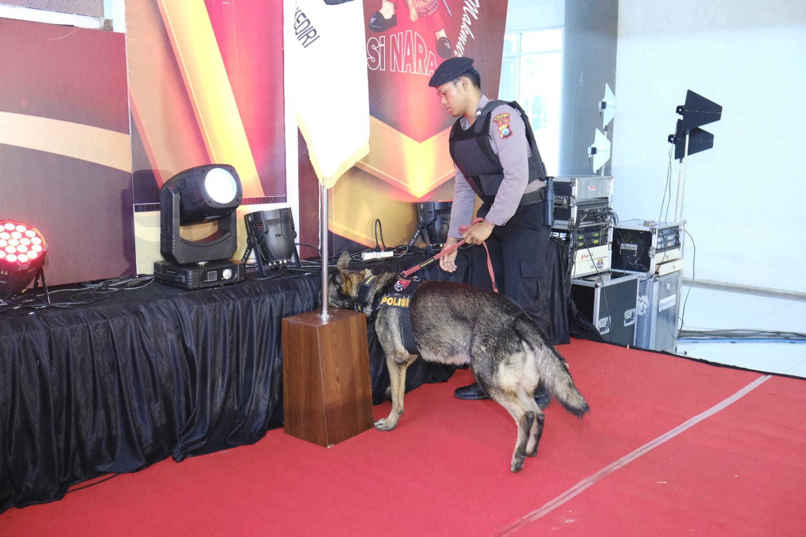 Anjing Pelacak hingga Metal Detector, Polres Kediri Sterilkan Lokasi Rekapitulasi KPU Kabupaten Kediri