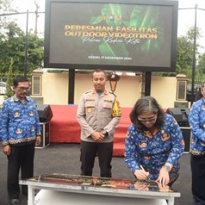 Sinergi Pemkot dan Polres Kediri Kota, Videotron Outdoor Resmi Hadir untuk Masyarakat Sinergi Pemkot dan Polres Kediri Kota, Videotron Outdoor Resmi Hadir untuk Masyarakat