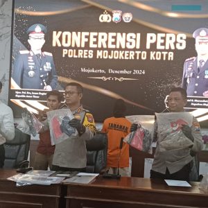 Polres Mojokerto Ungkap Pembunuhan di Kebon Jeruk Rejoto Polres Mojokerto Ungkap Pembunuhan di Kebon Jeruk Rejoto