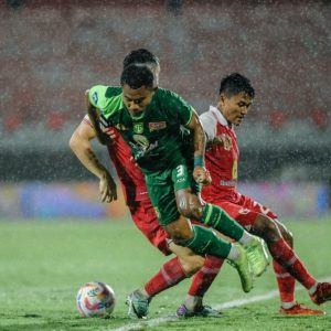 Liga 1 : Persebaya Surabaya Kalah Telak Lawan Barito Putera Liga 1 : Persebaya Surabaya Kalah Telak Lawan Barito Putera
