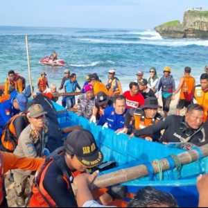 Pastikan Korban SMP 7 Mojokerto di Pantai Drini Yogjakarta Dapat Layanan Maksimal Pastikan Korban SMP 7 Mojokerto di Pantai Drini Yogjakarta Dapat Layanan Maksimal