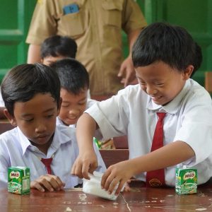 Rayakan HBI ke-75, Kantor Imigrasi Kediri Berbagi Kebahagiaan Lewat Makanan Bergizi Rayakan HBI ke-75, Kantor Imigrasi Kediri Berbagi Kebahagiaan Lewat Makanan Bergizi