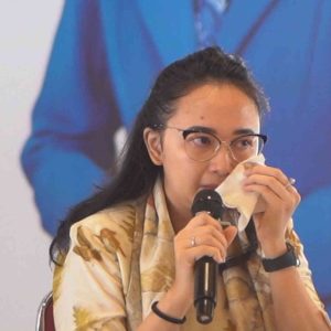 Tangis Mbak Cicha Pecah, Ajak Warga Peduli Tindak Asusila Terhadap Anak Tangis Mbak Cicha Pecah, Ajak Warga Peduli Tindak Asusila Terhadap Anak