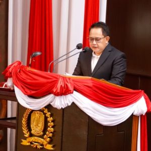 Pj  Gubernur Jatim Sampaikan Nota Penjelasan Perubahan Nomenklatur Dua BUMD Menjadi Perseroda
