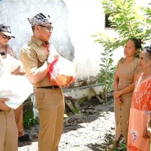 Pemkab Banyuwangi Salurkan 2.657 Paket Sembako, Dari Karangan Bunga Pemkab Banyuwangi Salurkan 2.657 Paket Sembako, Dari Karangan Bunga