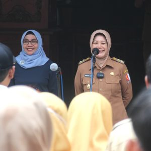 Wakil Bupati dan Istri Bupati Bojonegoro Pimpin Apel Jabarkan Program 100 Hari