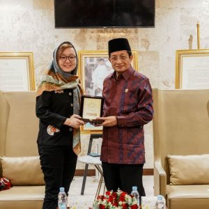 Menag dan Wamen Ekraf Bahas Pengembangan Ekonomi Kreatif di Kompleks Masjid Istiqlal Menag dan Wamen Ekraf Bahas Pengembangan Ekonomi Kreatif di Kompleks Masjid Istiqlal