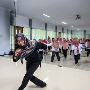 Guru TK Kota Kediri Berlatih Tari Gogor Putih, Wariskan Budaya Sejak Dini Guru TK Kota Kediri Berlatih Tari Gogor Putih, Wariskan Budaya Sejak Dini