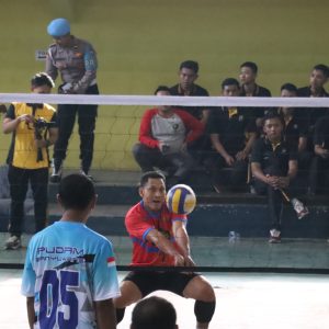 Polresta Banyuwangi dan PUDAM Gelar Pertandingan Voli Persahabatan Polresta Banyuwangi dan PUDAM Gelar Pertandingan Voli Persahabatan