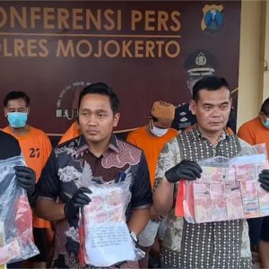 Polres Mojokerto Ringkus Komplotan Pengedar Upal, Rp 729 Juta Diamankan Polres Mojokerto Ringkus Komplotan Pengedar Upal, Rp 729 Juta Diamankan