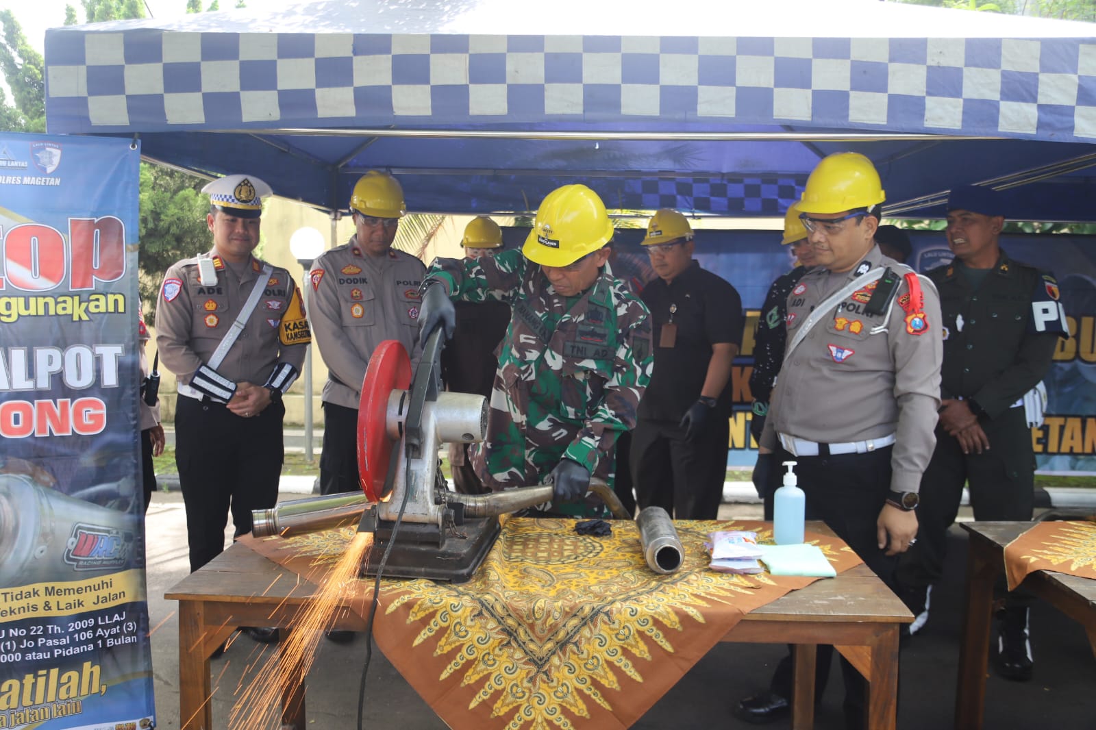 Polres Magetan Musnahkan Ratusan Liter Miras dan Puluhan Knalpot Brong