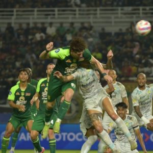 Persebaya Bungkam Persib Bandung 4-1 Persebaya Bungkam Persib Bandung 4-1