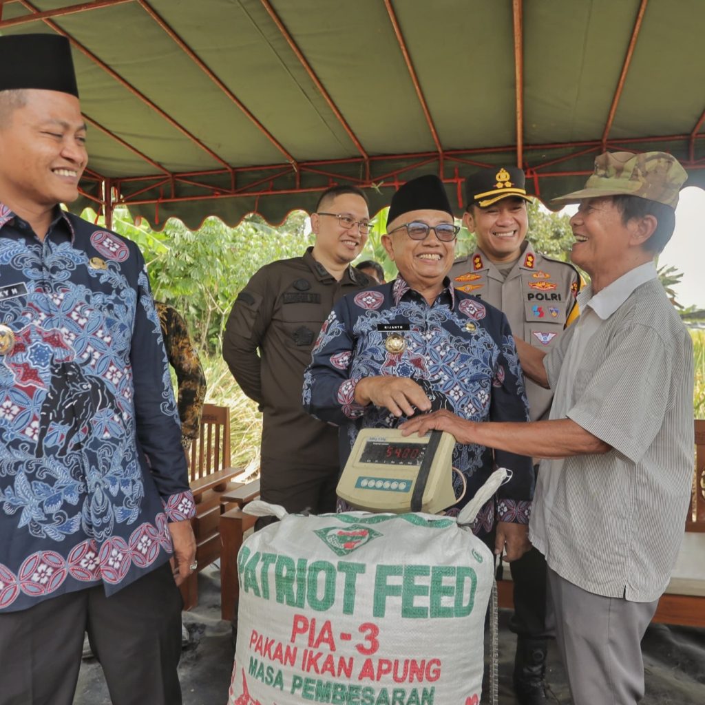 Polres Blitar dan Pemkab Blitar Panen Raya Padi