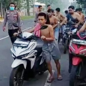Balap Liar di Jalan Raya Pacing–Dlanggu di Obrak Polisi, 14 Pelaku Joki di Amankan Balap Liar di Jalan Raya Pacing–Dlanggu di Obrak Polisi, 14 Pelaku Joki di Amankan