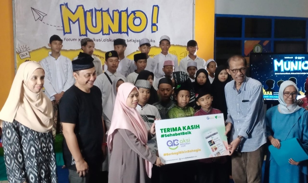 Mantan Bupati Magetan Suprawoto Bicara Puasa Didepan Mahasiswa Stikosa