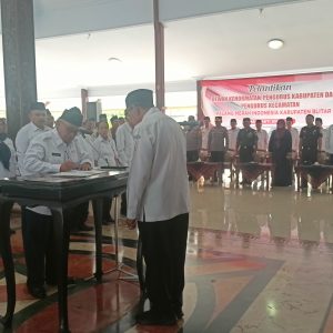 Pengurus Baru 2025-2029 Dilantik, Imam Utomo Apresiasi Pembinaan PMR PMI Kab. Blitar Pengurus Baru 2025-2029 Dilantik, Imam Utomo Apresiasi Pembinaan PMR PMI Kab. Blitar