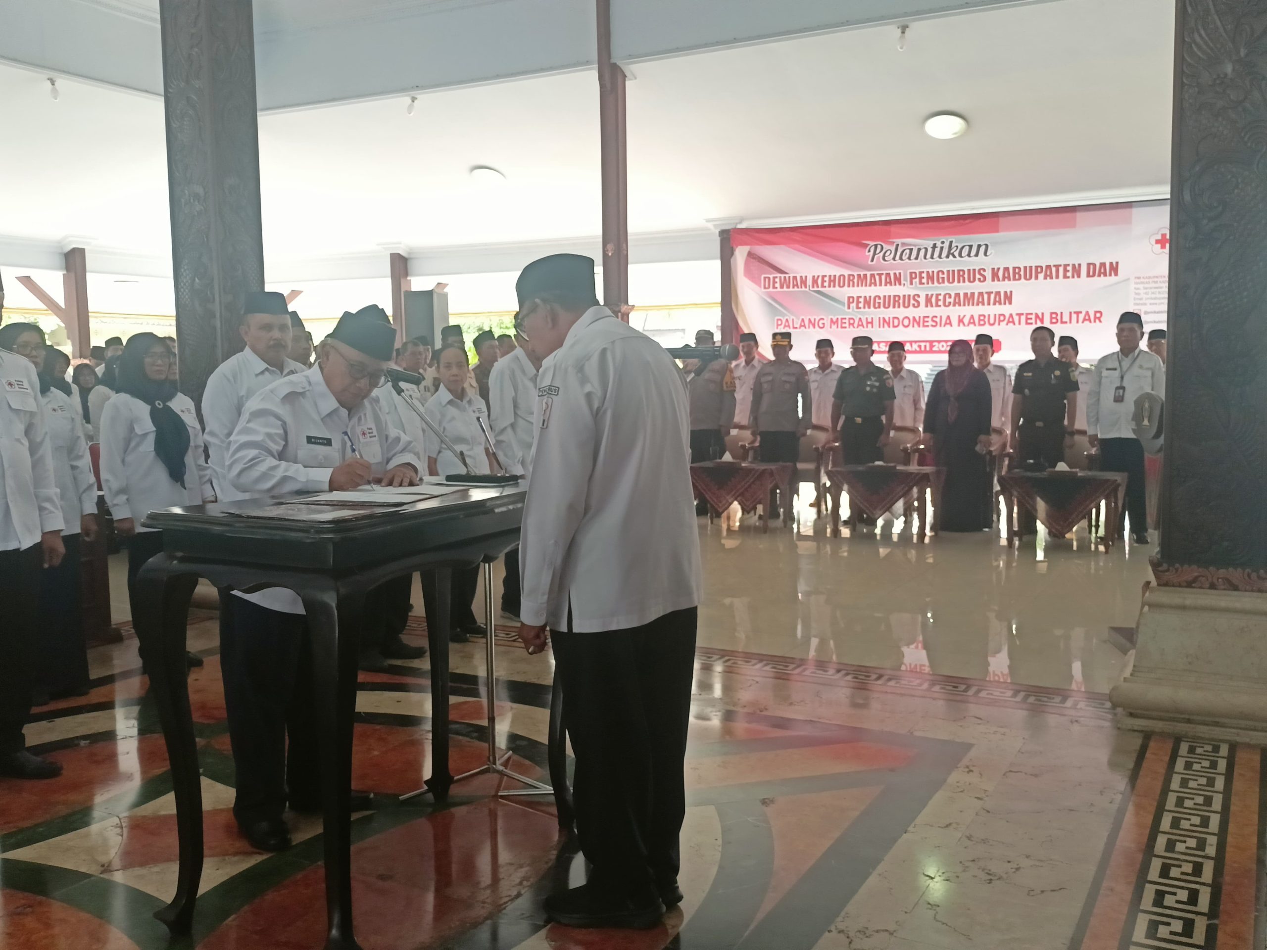 Pengurus Baru 2025-2029 Dilantik, Imam Utomo Apresiasi Pembinaan PMR PMI Kab. Blitar