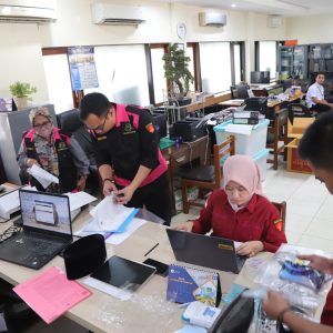 Kejati Jatim Geledah Dinas Pendidikan, Dugaan Korupsi Hibah SMK Terkuak Kejati Jatim Geledah Dinas Pendidikan, Dugaan Korupsi Hibah SMK Terkuak