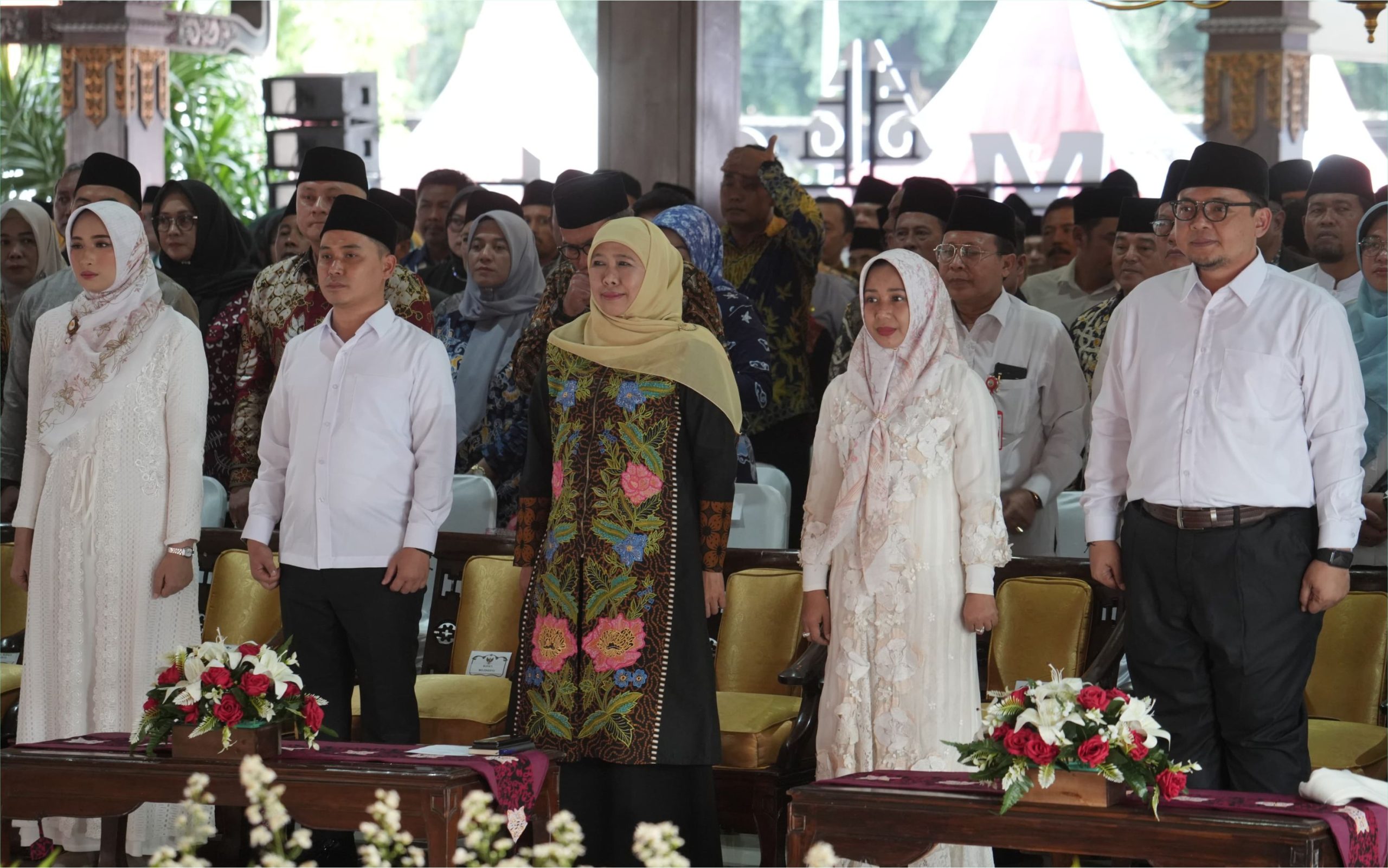 Gubernur Khofifah Bersama Ning Ita Hadiri Tasyakuran & Santunan Anak Yatim 