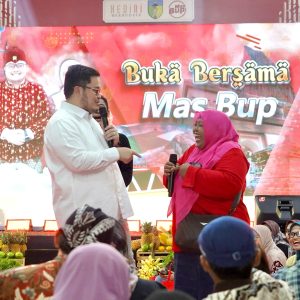 Buka Puasa Bersama, Bupati Kediri Respons Keluhan Warga dan Beri Bantuan Usaha Buka Puasa Bersama, Bupati Kediri Respons Keluhan Warga dan Beri Bantuan Usaha