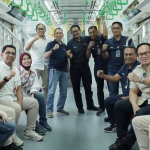 Wamen BUMN Kartika Wirjoatmojo Uji Coba KRL Produksi INKAi Madiun Di Jalur Lintas Yogyakarta