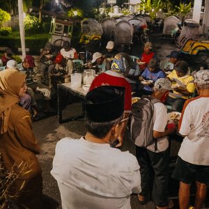 Mbak Vinanda Gelar Buka Puasa Bersama Tukang Becak dan Pemulung di Rumah Dinas Wali Kota Kediri”