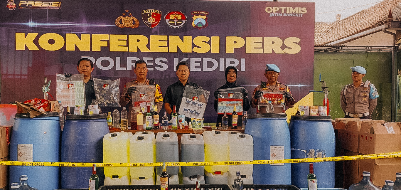 Polres Kediri Bongkar Pabrik Miras Oplosan, Empat Pelaku Ditangkap