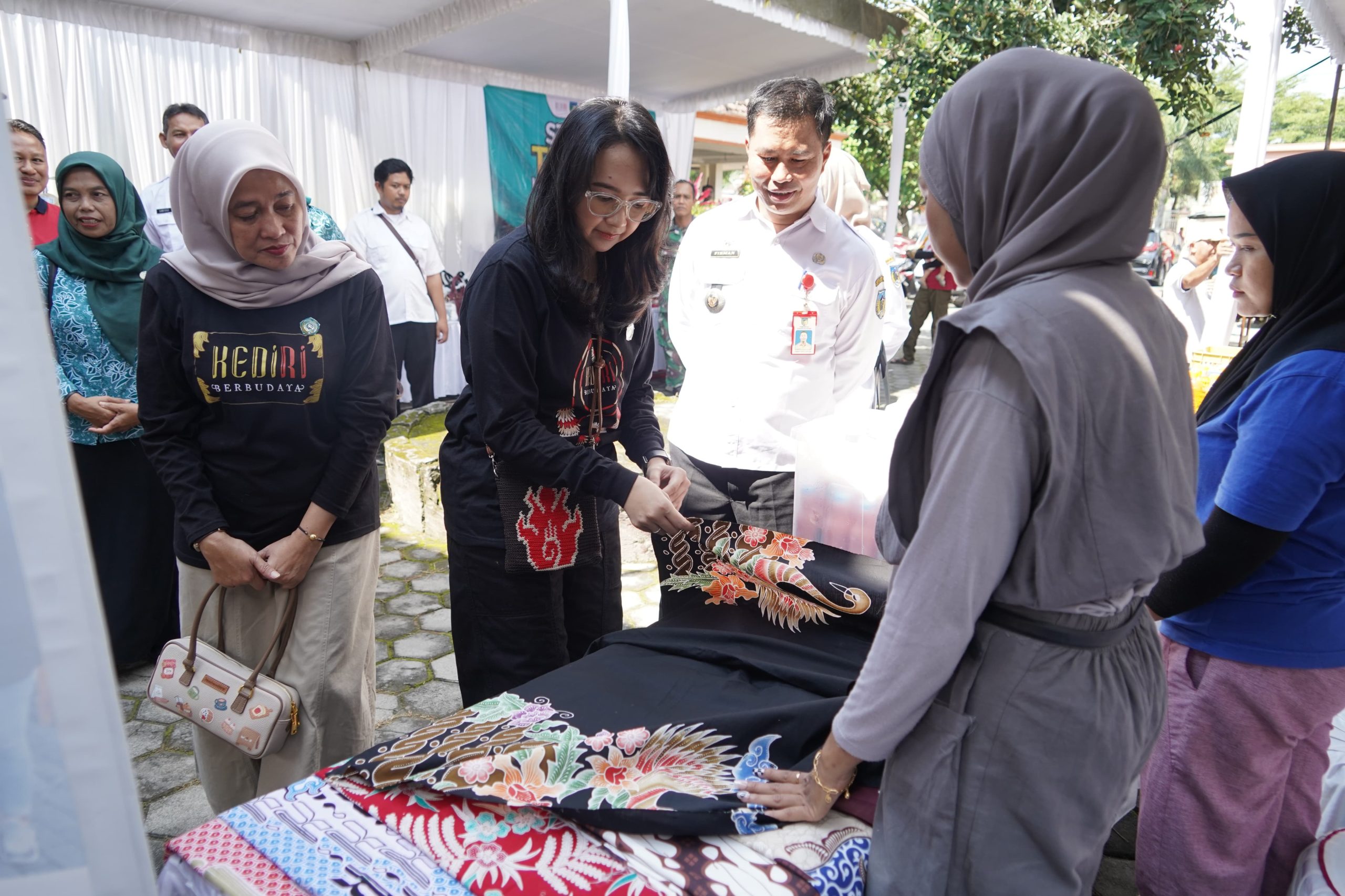 Pasar Murah Ramadan di Kediri: Mbak Cicha Optimis Harga Terjangkau Bantu Penuhi Kebutuhan Warga