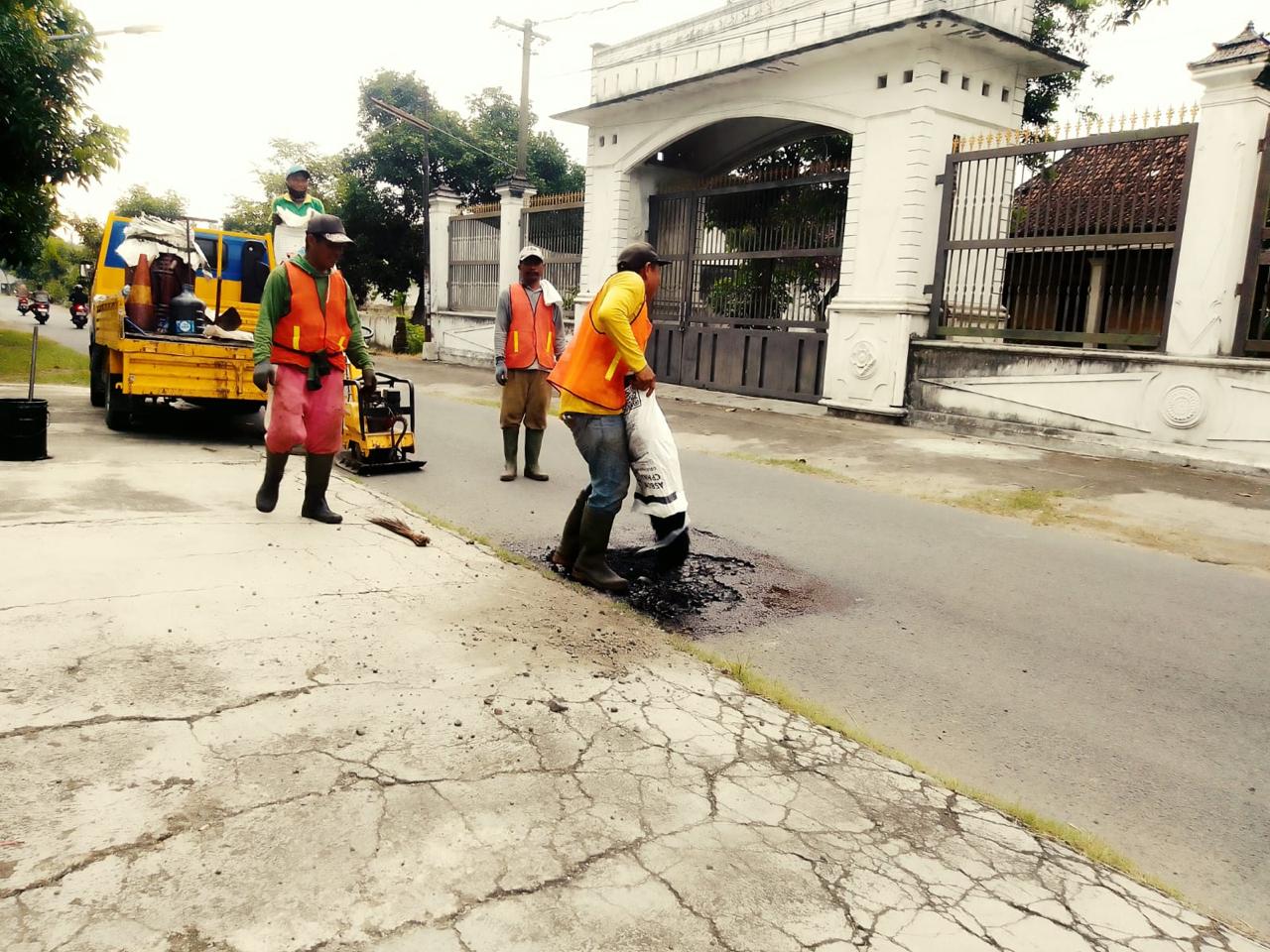 Jelang Mudik Lebaran 2025, PUPR Kota Kediri Perbaiki 8 Titik Jalan Strategis
