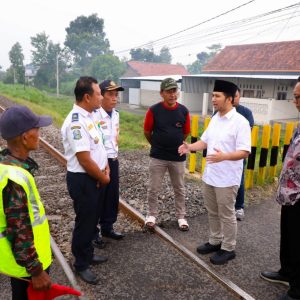 Waspadai Perlintasan Kereta Api Tanpa Palang Pintu Waspadai Perlintasan Kereta Api Tanpa Palang Pintu