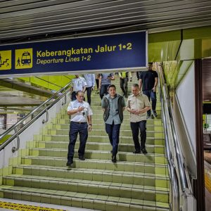 Seskab dan Menhub Tinjau Kesiapan Stasiun Gambir Hadapi Arus Mudik Lebaran Seskab dan Menhub Tinjau Kesiapan Stasiun Gambir Hadapi Arus Mudik Lebaran