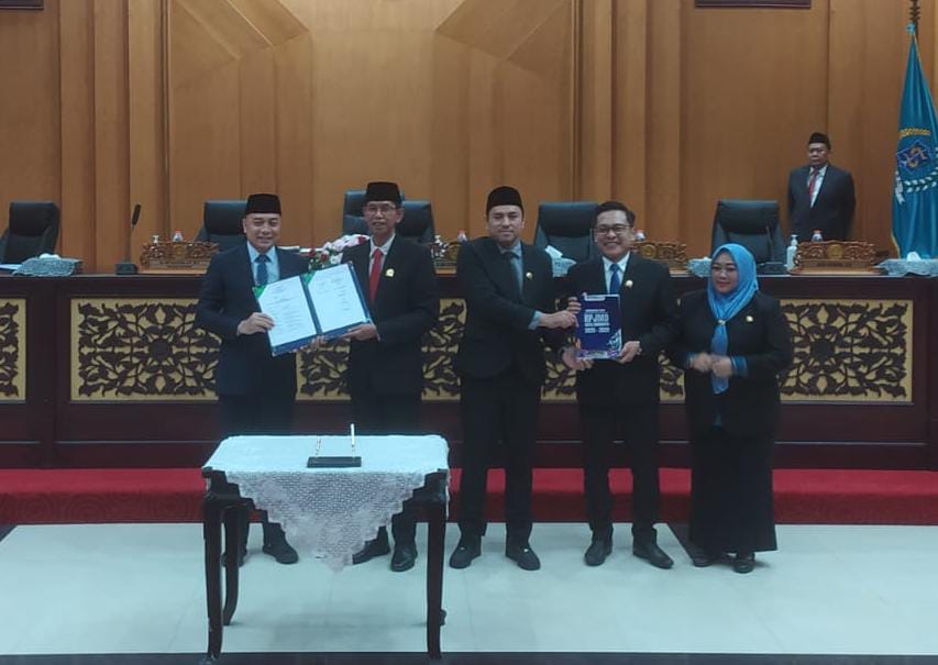 DPRD dan Pemkot Surabaya Sepakati RPJMD Tahun 2025-2029