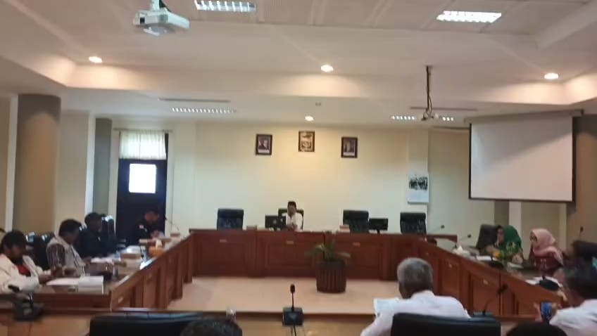 Sekwan Dianggap Tidak Fokus Memberikan Jawaban Saat Hearing Dengan DPD LIRA Dan Forum Rumah Kita