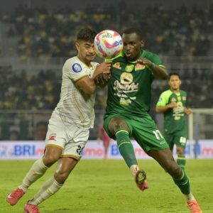 Hasil Liga 1 : Persebaya Menang Dramatis Meski Bermain dengan 10 Pemain, Pada Derby Suramadu Hasil Liga 1 : Persebaya Menang Dramatis Meski Bermain dengan 10 Pemain, Pada Derby Suramadu