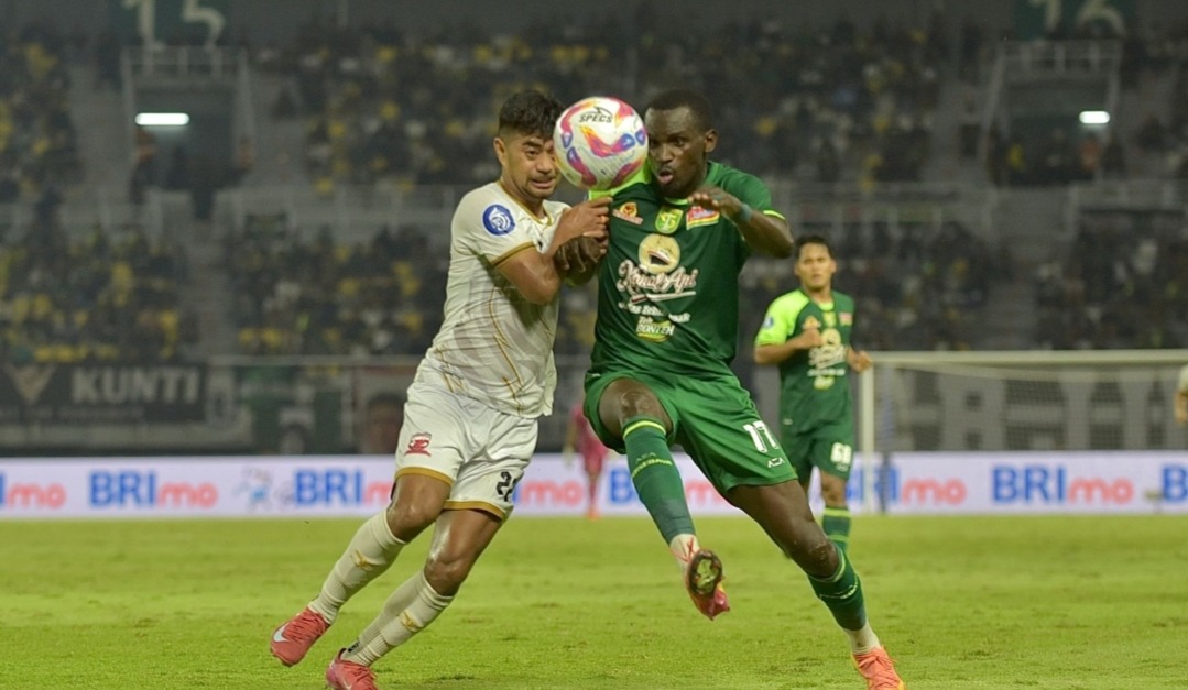Hasil Liga 1 : Persebaya Menang Dramatis Meski Bermain dengan 10 Pemain, Pada Derby Suramadu