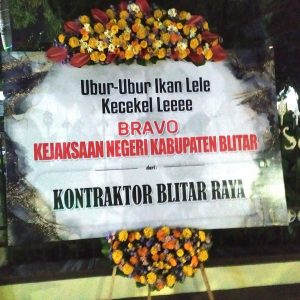 Dukung Kejari Kabupaten Blitar Masukkan Koruptor ke Hotel Prodeo, Masyarakat Kirim Karangan Bunga Dukung Kejari Kabupaten Blitar Masukkan Koruptor ke Hotel Prodeo, Masyarakat Kirim Karangan Bunga