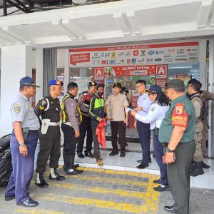 Tim Gabungan Mengamankan 18 Jukir Liar di 16 Titik Toko Modern Tim Gabungan Mengamankan 18 Jukir Liar di 16 Titik Toko Modern