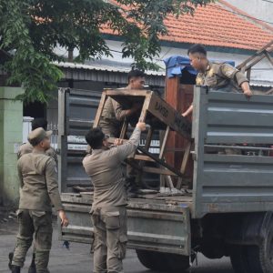 Kembalikan Fungsi Fasum, Pemkot Surabaya Gencar Tertibkan PKL dan Bangli Kembalikan Fungsi Fasum, Pemkot Surabaya Gencar Tertibkan PKL dan Bangli