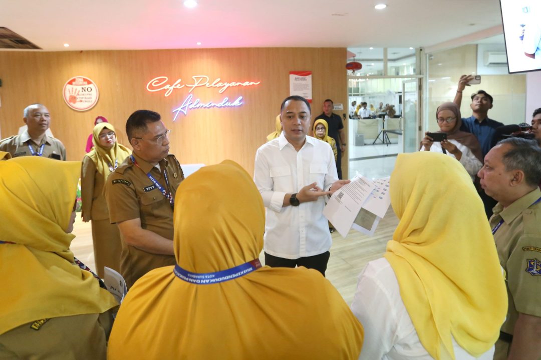 Eri Ingatkan Dispendukcapil Surabaya Transparan dan Bebas Pungli Pelayanan