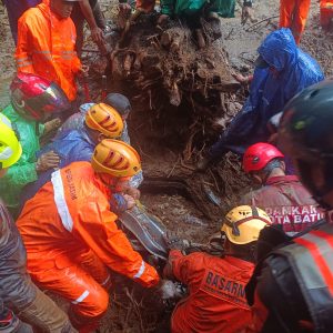 Gubernur Jatim Khofifah Minta Obyek Wisata Tahura Mojokerto Ditutup Sementara Gubernur Jatim Khofifah Minta Obyek Wisata Tahura Mojokerto Ditutup Sementara