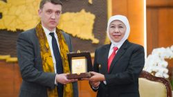 Gubernur Khofifah Terima Delegasi Tomsk Rusia Bahas Kerjasama Pendidikan, Teknologi Industri Hingga Energi Terbarukan
