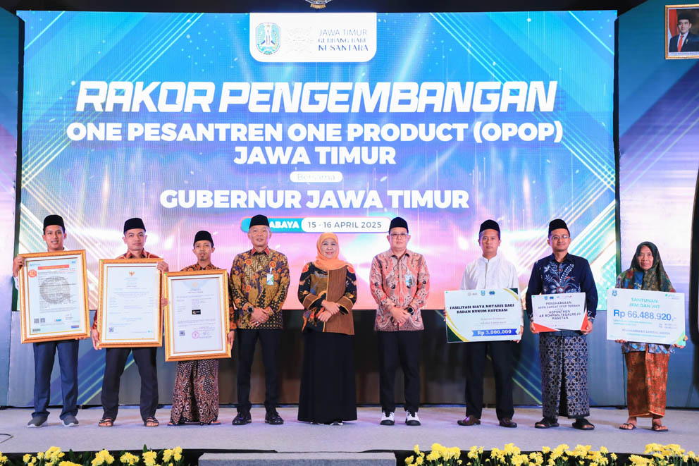 Gubernur Khofifah Kukuhkan Tim Penguatan dan Pengembangan Eko-Tren OPOP Jatim