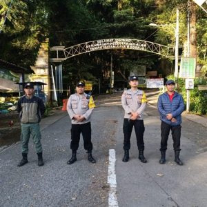 Jalur Pacet-Cangar Hari ini Dibuka Terbatas, Diharap Perekonomian Lokal Kembali Lancar Jalur Pacet-Cangar Hari ini Dibuka Terbatas, Diharap Perekonomian Lokal Kembali Lancar
