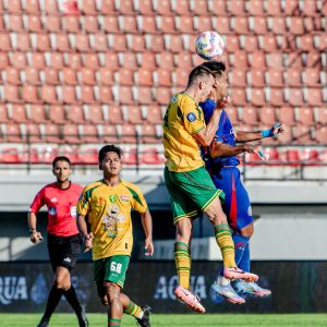 Liga 1: Persebaya Gagal Naik Peringkat Gegara Arema Curi Poin Liga 1: Persebaya Gagal Naik Peringkat Gegara Arema Curi Poin