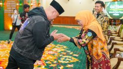 Pentolan Dewa 19 Ahmad Dhani Hibur Bupati-Walikota Se Jatim Di Gedung Grahadi