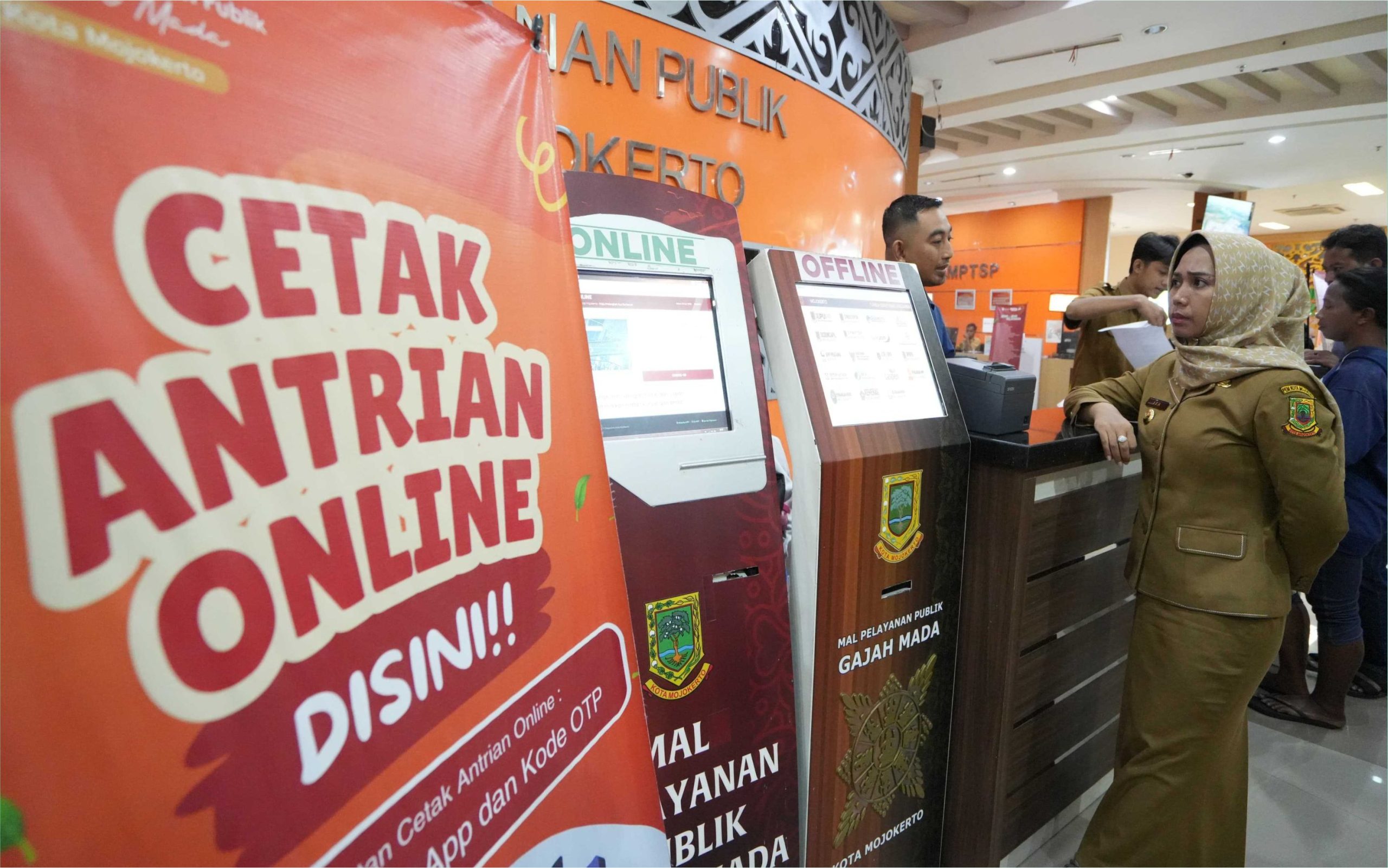 Pastikan Layanan Publik Lancar Pasca Lebaran, Ning Ita Sidak MPP dan RSUD