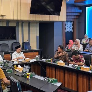 Pastikan Layanan Kesehatan Optimal Bupati Mojokerto Gelar Monev UHC Prioritas