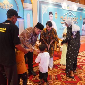 Pendopo jadi Milik Rakyat, Mas Dhito Rayakan Halal Bihalal Bersama Semua Kalangan Pendopo jadi Milik Rakyat, Mas Dhito Rayakan Halal Bihalal Bersama Semua Kalangan