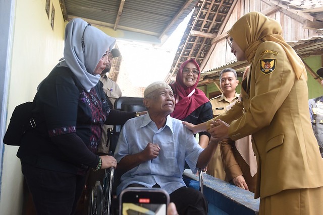 Sentuhan Mbak Wali di Semampir, Santunan Kematian dan Alat Bantu Disabilitas